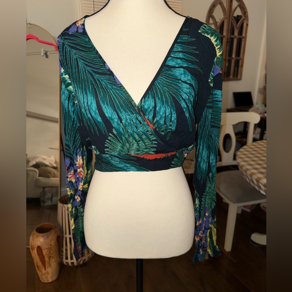 Patrons of Peace Green and Blue Leaf Print Blouse Size Small